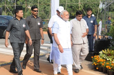 PM makes surprise visit to Mandir Marg PS in Delhi